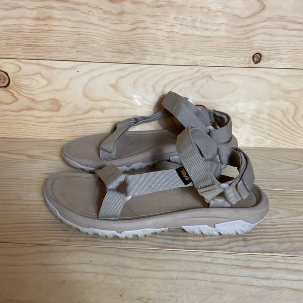Teva tan hurricane sandals size 8